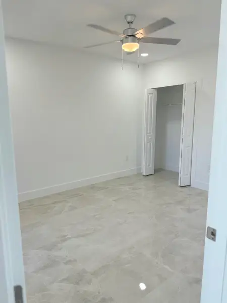 Spacious, unfurnished interior of a new home in , Lehigh Acres (Image 5).