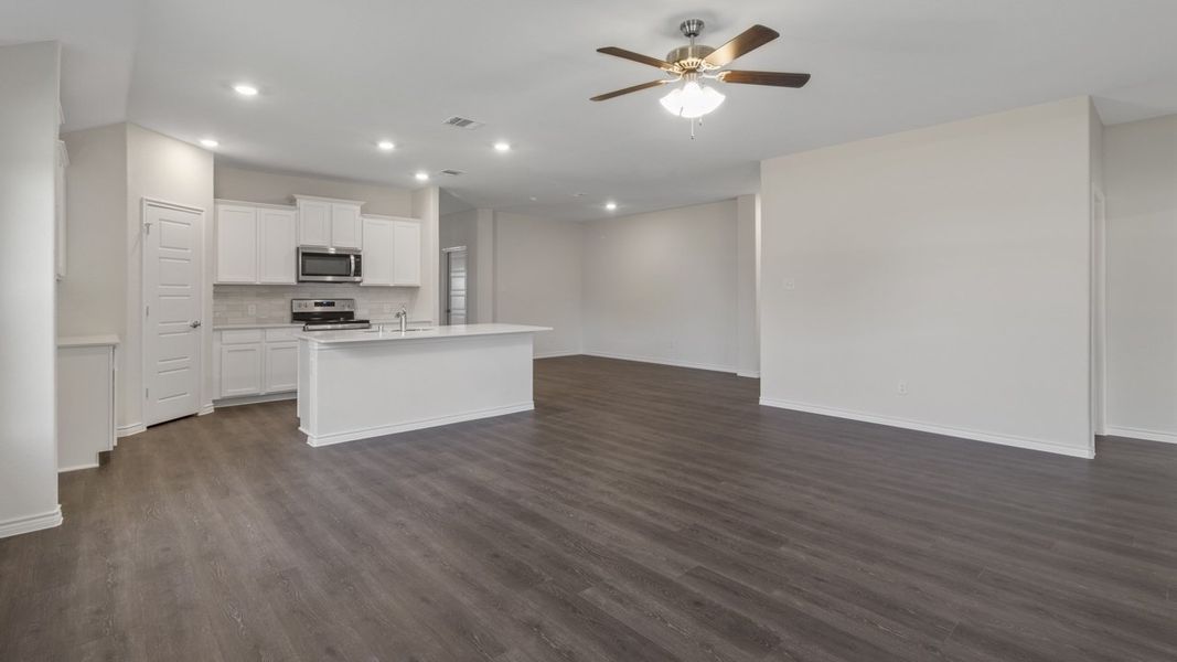 Spacious, unfurnished interior of a new home in Trailstone, Caddo Mills (Image 27).