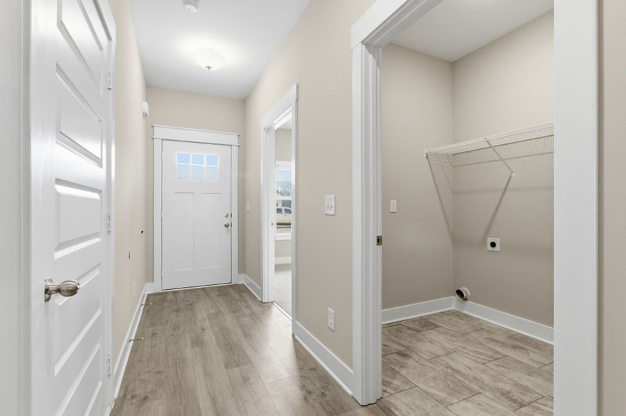 Spacious, unfurnished interior of a new home in Veterans Cove, Murfreesboro (Image 21).