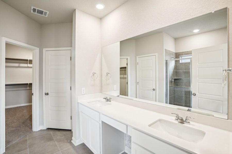 Primary suite bathroom of the Reynolds floorplan at a Meritage Homes community.