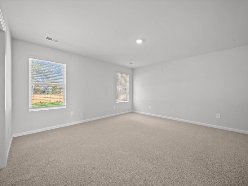 Spacious, unfurnished interior of a new home in Pleasant Brook, Greenville (Image 15).