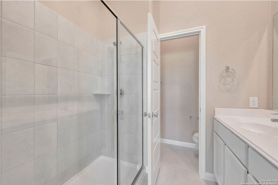 Furnished interior view inside a new home in Park Place, New Braunfels (Image 10).