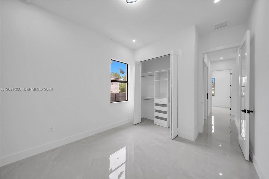 Spacious, unfurnished interior of a new home in , Lehigh Acres (Image 34).