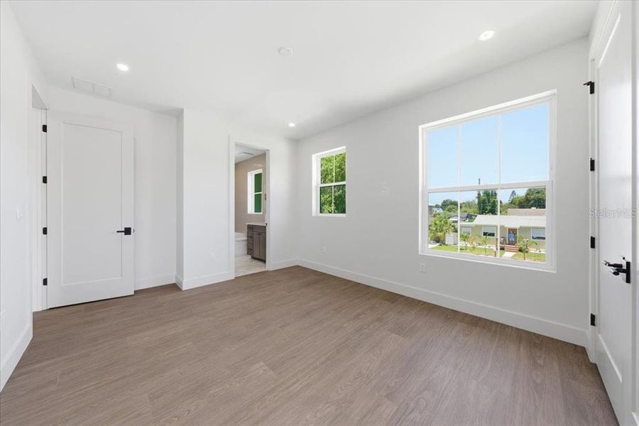 Spacious, unfurnished interior of a new home in , St. Petersburg (Image 58). Spacious, unfurnished interior of a new home in , St. Petersburg (Image 58).