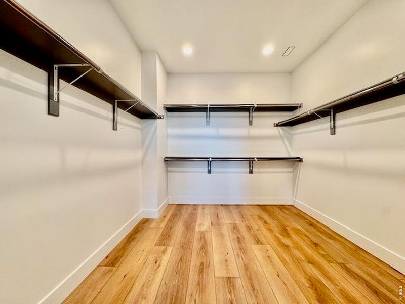 Spacious, unfurnished interior of a new home in , Superior (Image 18).