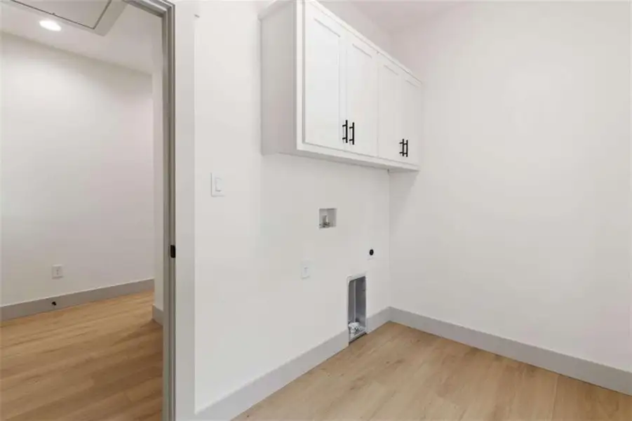 Spacious, unfurnished interior of a new home in , Ellijay (Image 40).