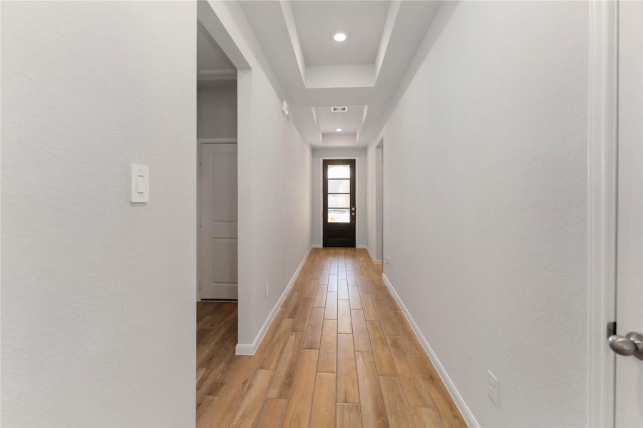 Spacious, unfurnished interior of a new home in Sunrise Cove, Texas City (Image 14).