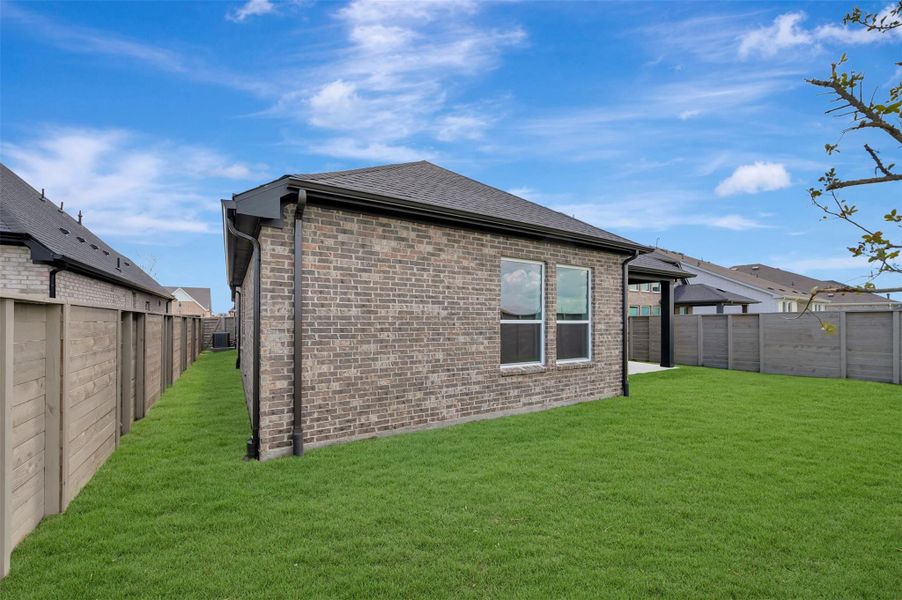 Exterior details and patio area of a home in , League City (Image 3).