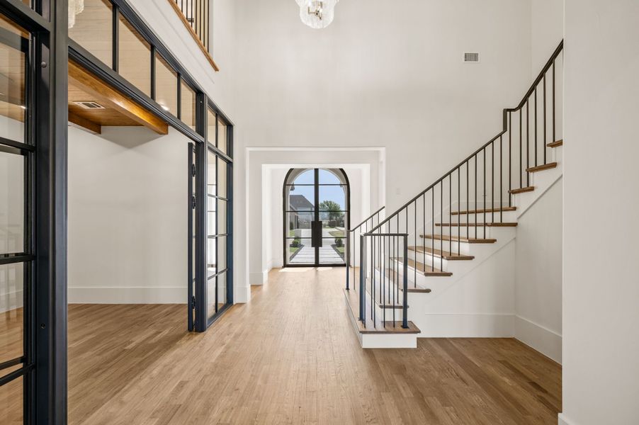 Spacious, unfurnished interior of a new home in The Resort on Eagle Mt. Lake, Fort Worth (Image 21).