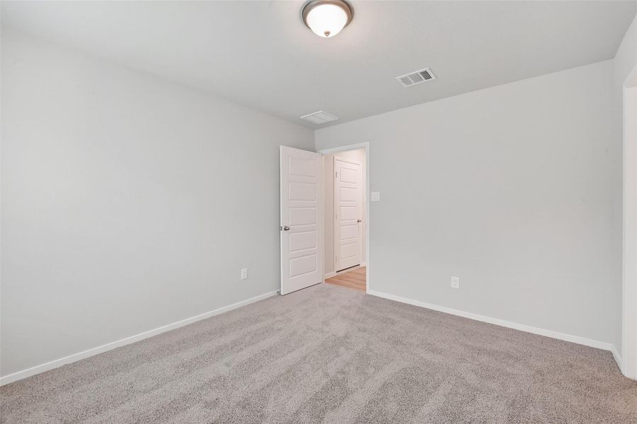 Spacious, unfurnished interior of a new home in Rollingbrook Estates, Baytown (Image 33).