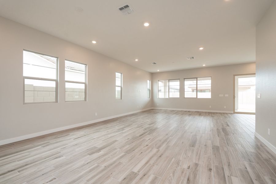 Spacious, unfurnished interior of a new home in Waterston Central, Gilbert (Image 11).