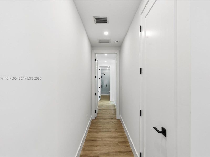 Spacious, unfurnished interior of a new home in , Miami (Image 49).