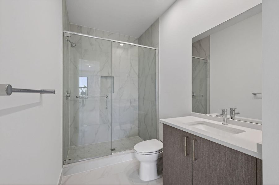 V62 ENSUITE BATH 5 47-web-or-mls-5D1A875