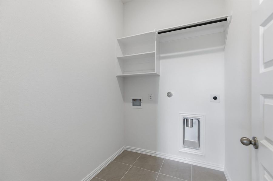 Spacious, unfurnished interior of a new home in Westland Ranch, League City (Image 21).