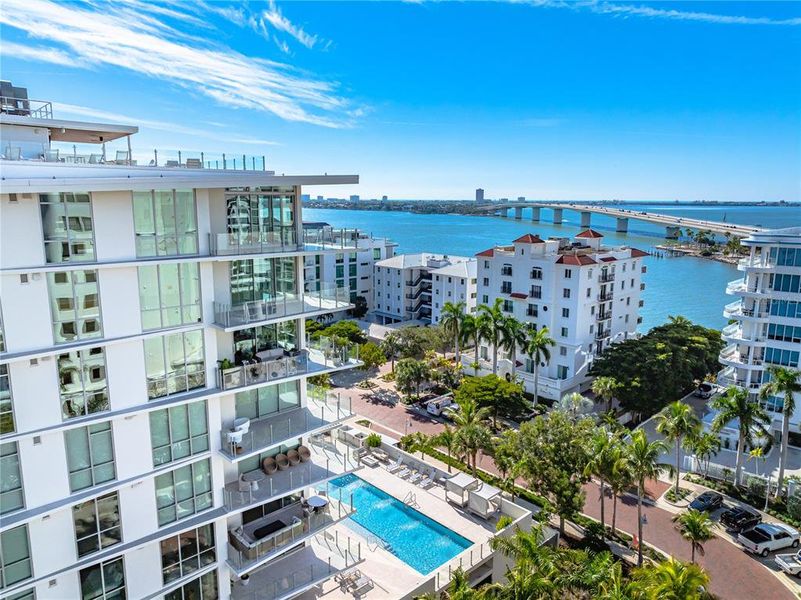 Condo located in Sarasota, FL showcasing its design and architecture (Image 32).