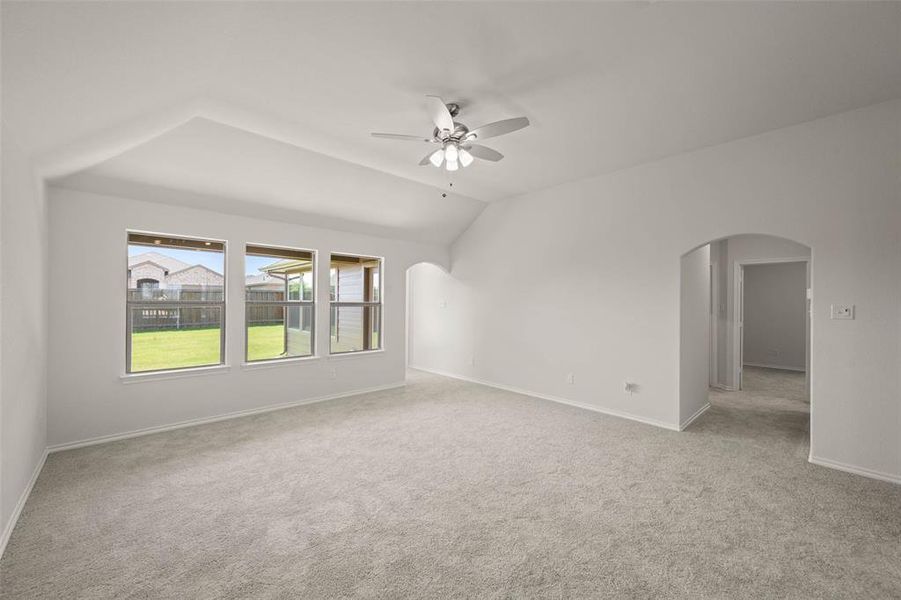 Spacious, unfurnished interior of a new home in Chisholm Hills, Cleburne (Image 26).