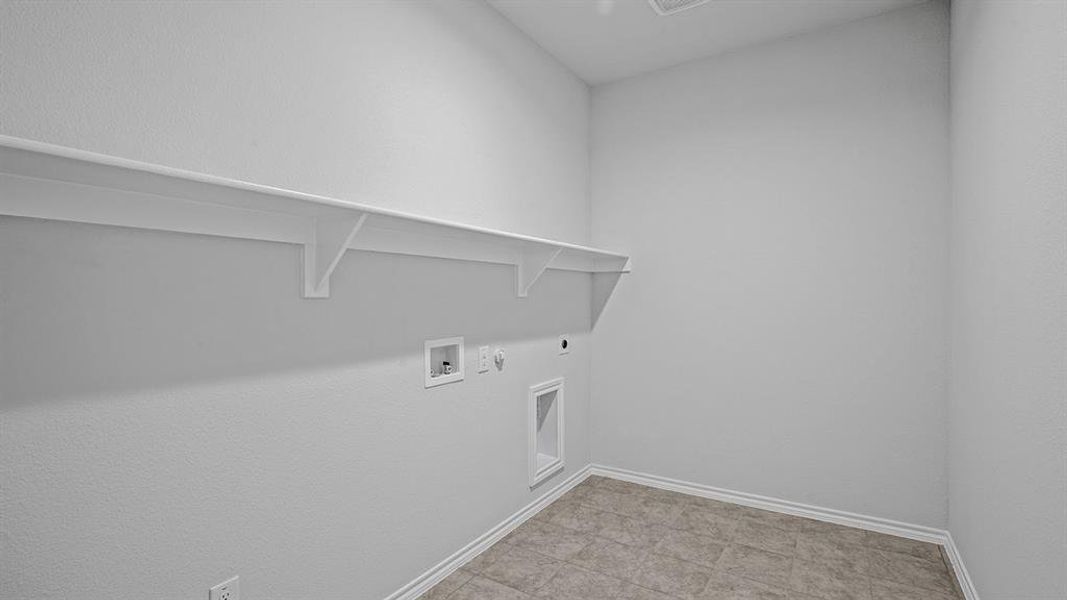 Spacious, unfurnished interior of a new home in Springhill South, Boyd (Image 32).