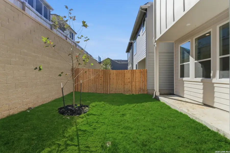 Exterior details and patio area of a home in Rose Hill, San Antonio (Image 2).