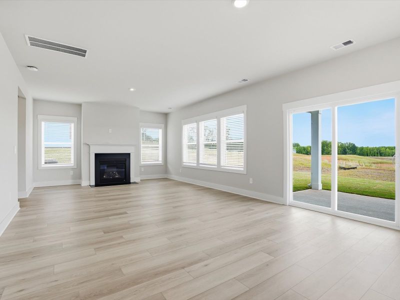 Spacious, unfurnished interior of a new home in Ashby Woods, Boiling Springs (Image 8).