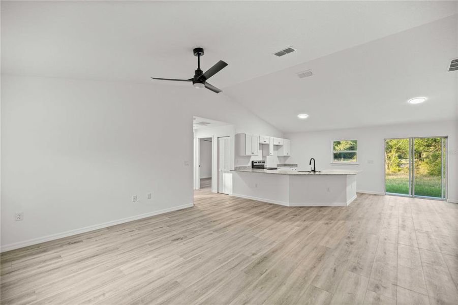 Spacious, unfurnished interior of a new home in , Dunnellon (Image 18).