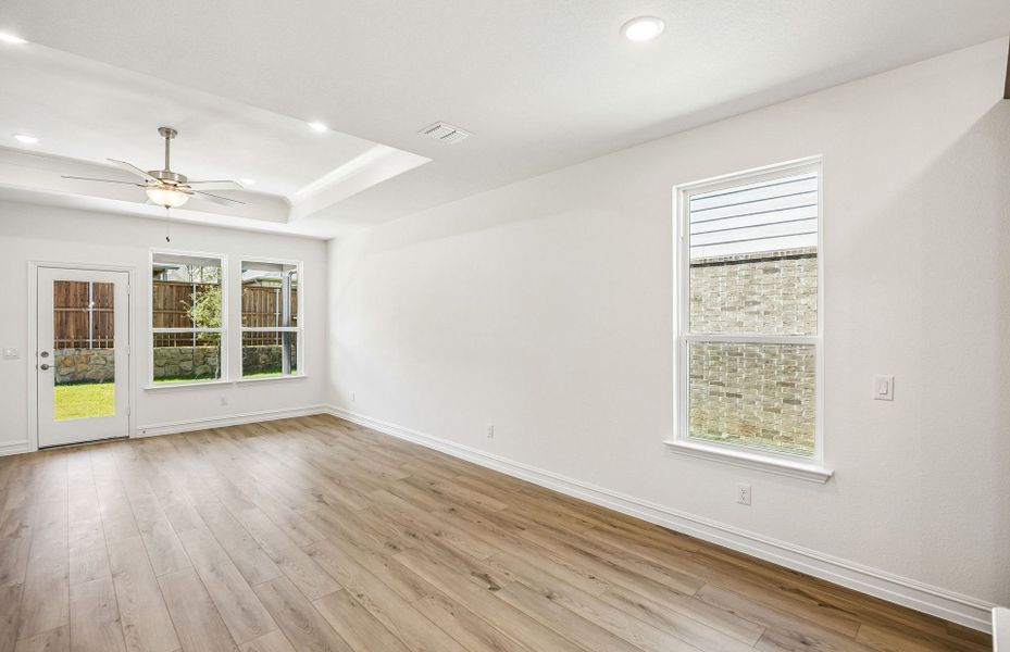 Spacious, unfurnished interior of a new home in Creekview Meadows, Pilot Point (Image 17).