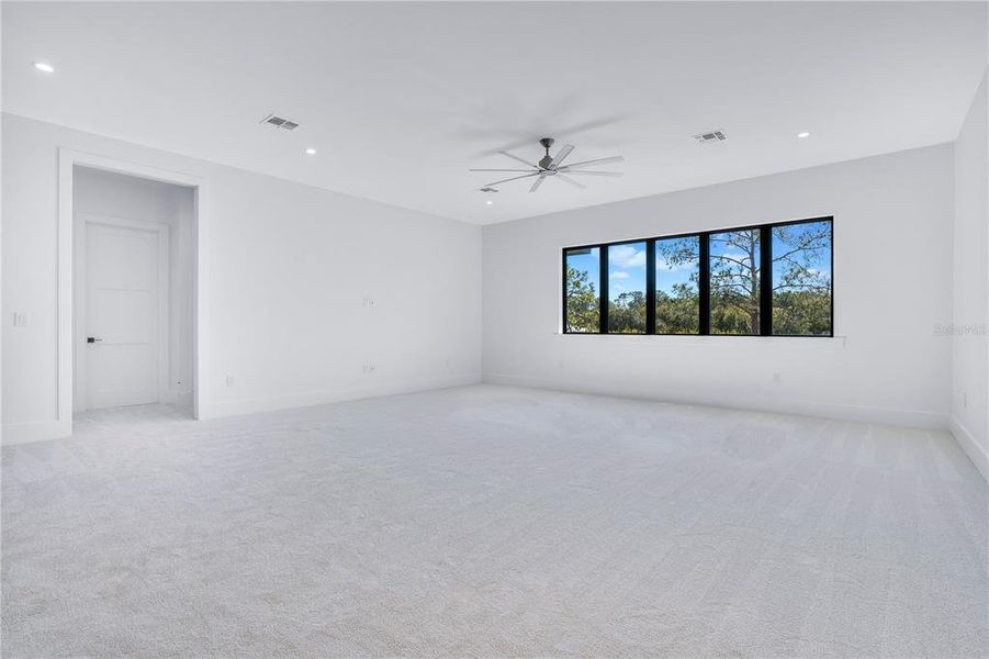 Spacious, unfurnished interior of a new home in , Orlando (Image 47).