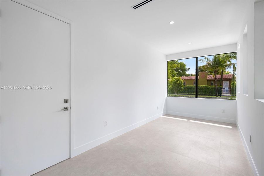 Spacious, unfurnished interior of a new home in , Miami (Image 33).