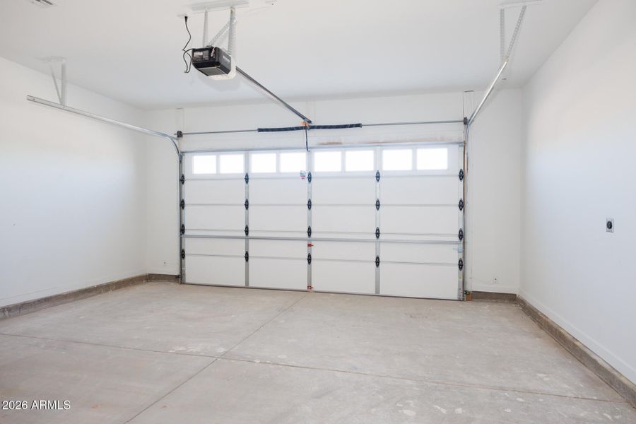 10153 W Wenden - Garage