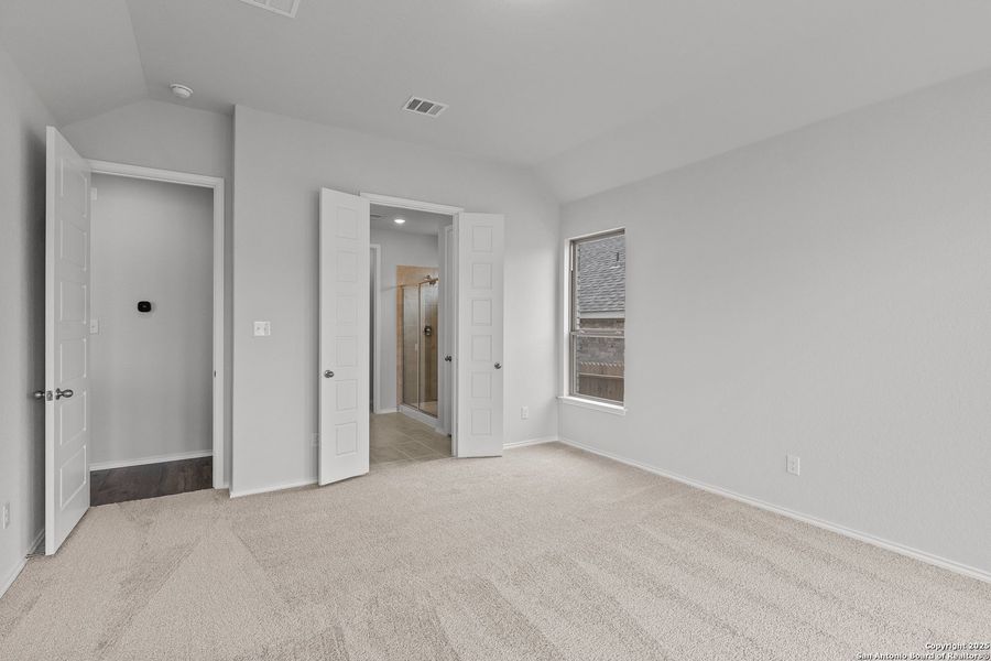 Spacious, unfurnished interior of a new home in Ladera, San Antonio (Image 13). Spacious, unfurnished interior of a new home in Ladera, San Antonio (Image 13).