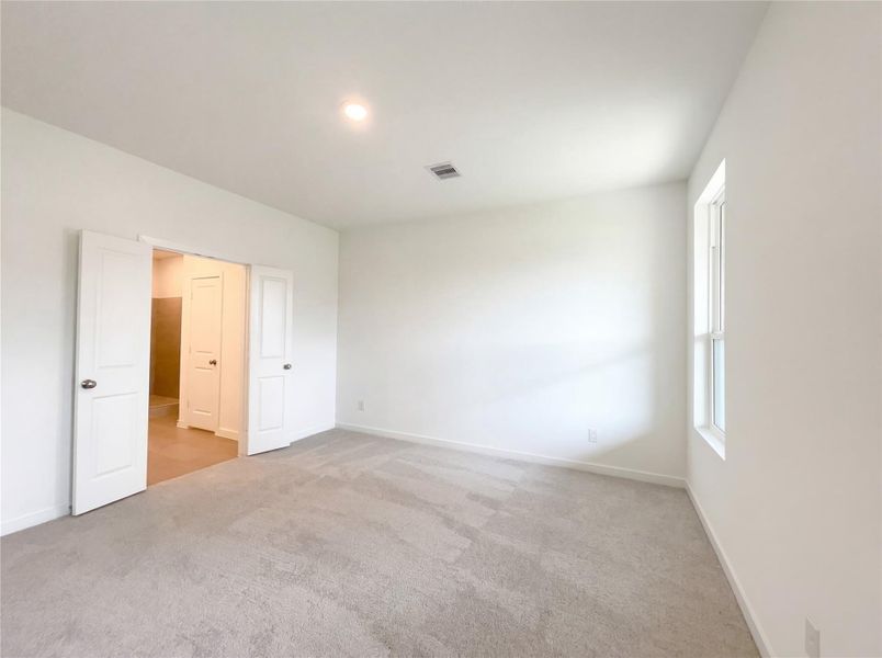 Spacious, unfurnished interior of a new home in Sunterra, Katy (Image 18).