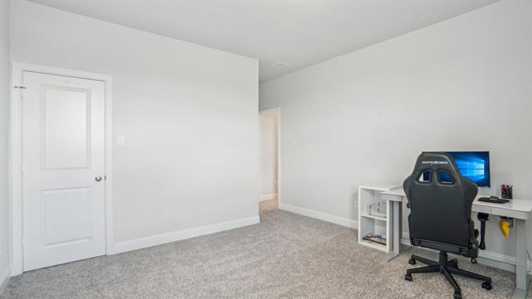 Spacious, unfurnished interior of a new home in Venetian, Weston (Image 22).