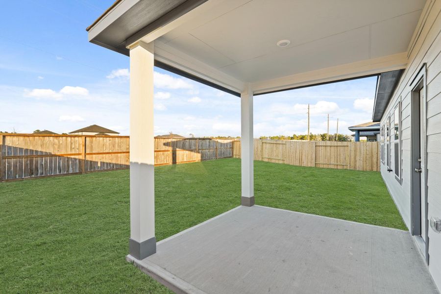 Exterior details and patio area of a home in Magnolia Springs, Montgomery (Image 3).