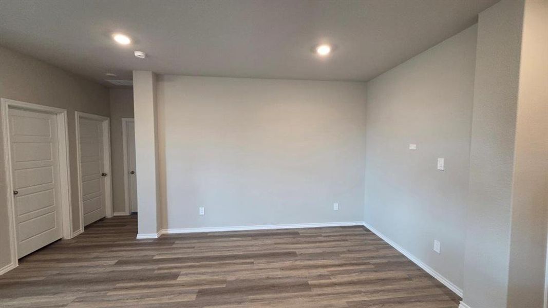 Spacious, unfurnished interior of a new home in Trails of Elizabeth Creek, Fort Worth (Image 11).