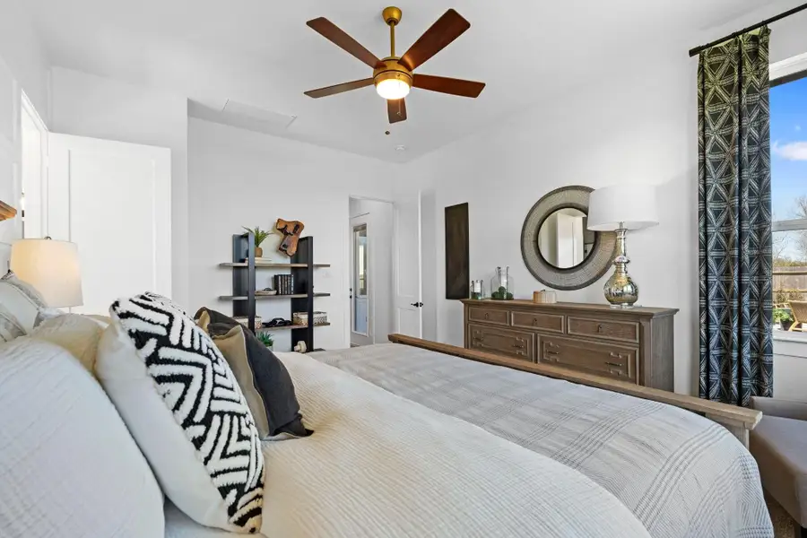 Furnished interior view inside a new home in Sienna, Missouri City (Image 16).