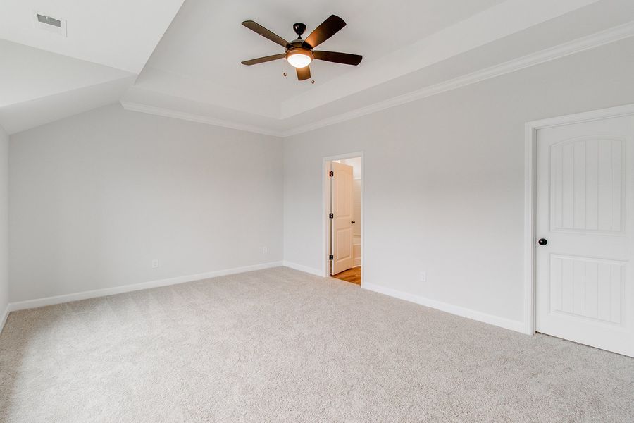 Spacious, unfurnished interior of a new home in Hendrix Farms, Lexington (Image 23).