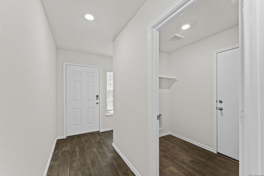 Spacious, unfurnished interior of a new home in Laurel Vistas, San Antonio (Image 13). Spacious, unfurnished interior of a new home in Laurel Vistas, San Antonio (Image 13).