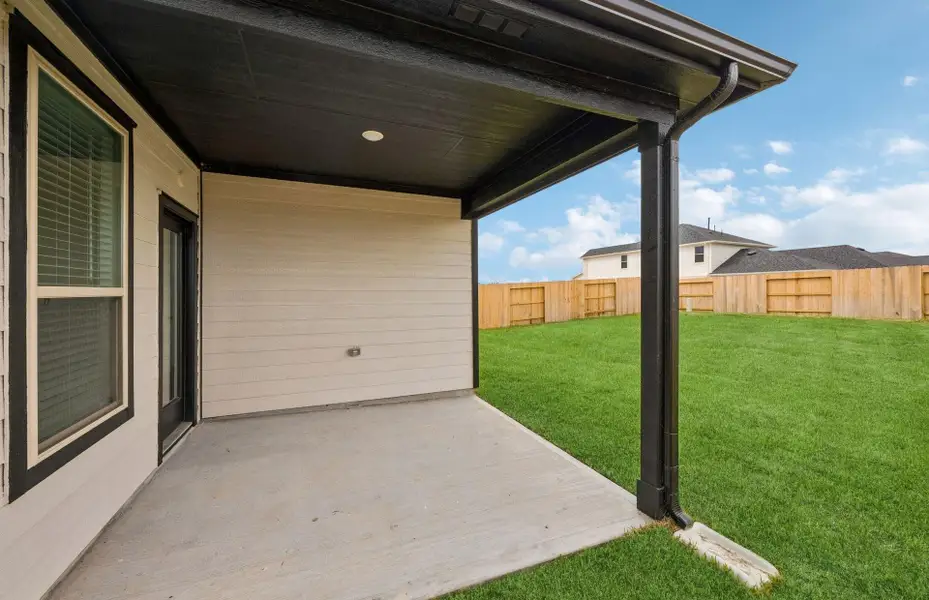 Exterior details and patio area of a home in Ryehill, Sugar Land (Image 3).