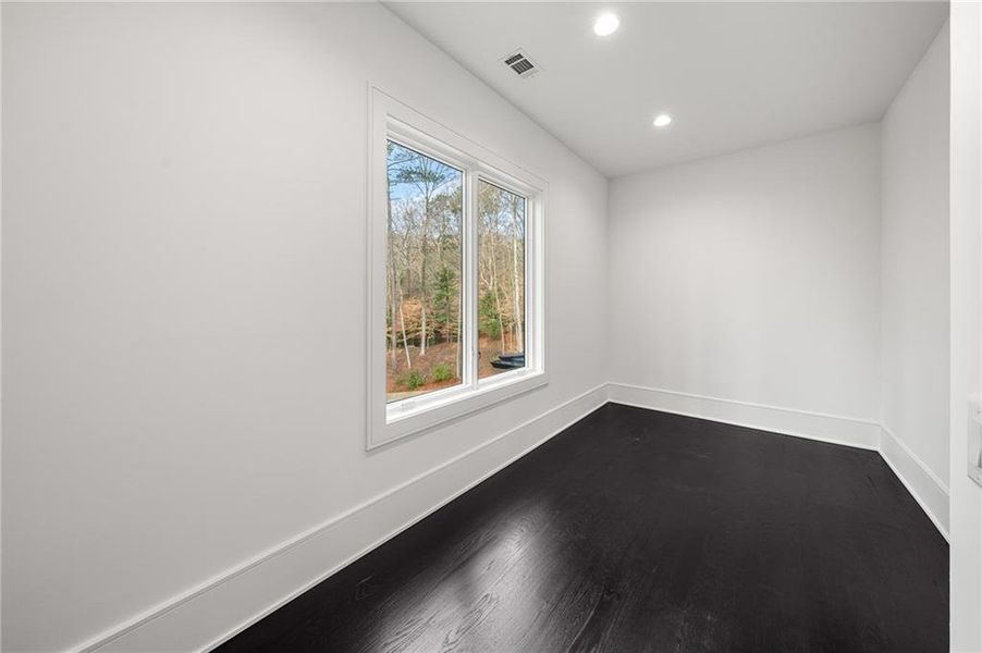 Spacious, unfurnished interior of a new home in , Sandy Springs (Image 69).