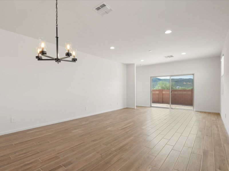 Spacious, unfurnished interior of a new home in Summerstone II, Marana (Image 8).