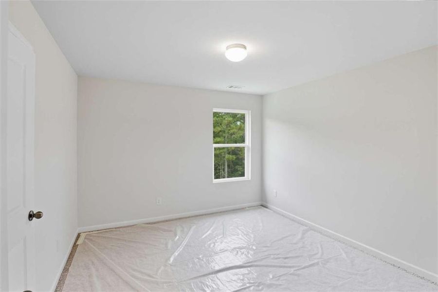 Spacious, unfurnished interior of a new home in Creekside Landing, Dallas (Image 35).