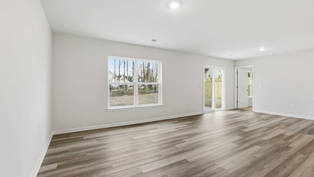 Spacious, unfurnished interior of a new home in Bentley Park, Greenwood (Image 19).