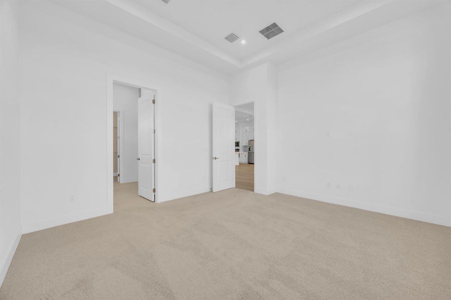 Spacious, unfurnished interior of a new home in Cove Royale, Stuart (Image 24). Spacious, unfurnished interior of a new home in Cove Royale, Stuart (Image 24).