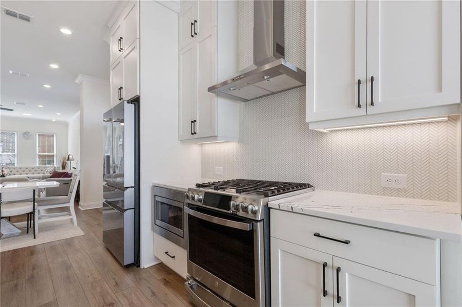 Furnished interior view inside a new home in , Peachtree Corners (Image 13). Furnished interior view inside a new home in , Peachtree Corners (Image 13).