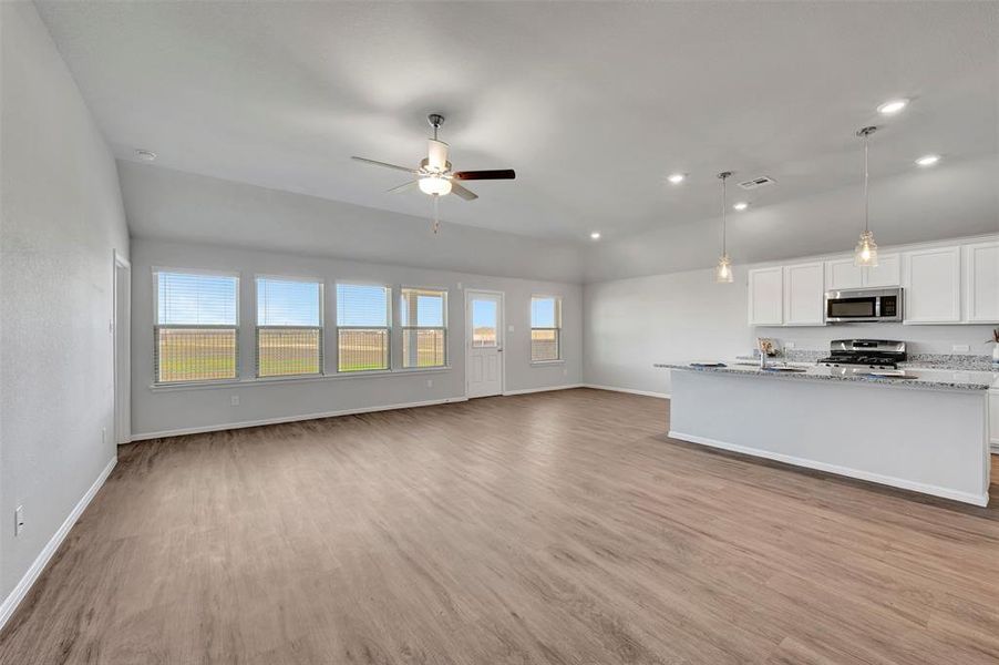 Spacious, unfurnished interior of a new home in Lane Ranch, Sanger (Image 28).