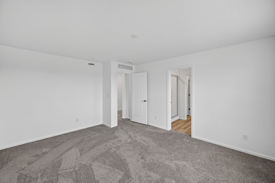 Spacious, unfurnished interior of a new home in Lake Bluff, Greeley (Image 33). Spacious, unfurnished interior of a new home in Lake Bluff, Greeley (Image 33).