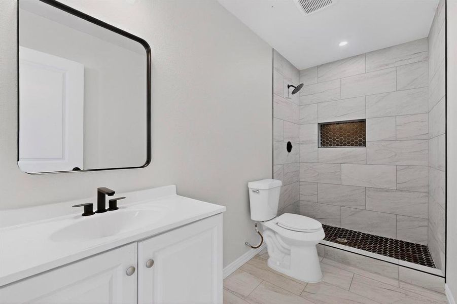 Furnished interior view inside a new home in , Dallas (Image 10).