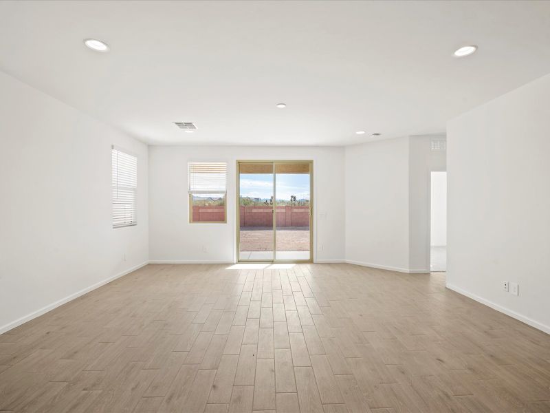 Spacious, unfurnished interior of a new home in Rincon Crest at Rocking K, Tucson (Image 10).