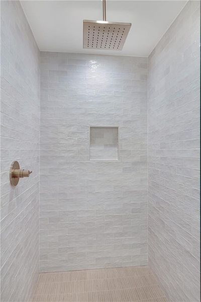 Spacious, unfurnished interior of a new home in , Alpharetta (Image 57).