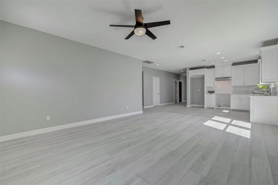 Spacious, unfurnished interior of a new home in , Houston (Image 18).