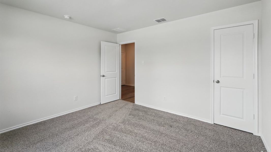 Spacious, unfurnished interior of a new home in Bluff Springs, Ferris (Image 24).